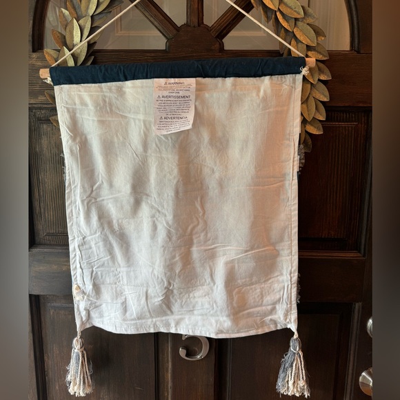 Small tapestry with blue accents and other fabric patches. Lovely for a nursery - Picture 3 of 4